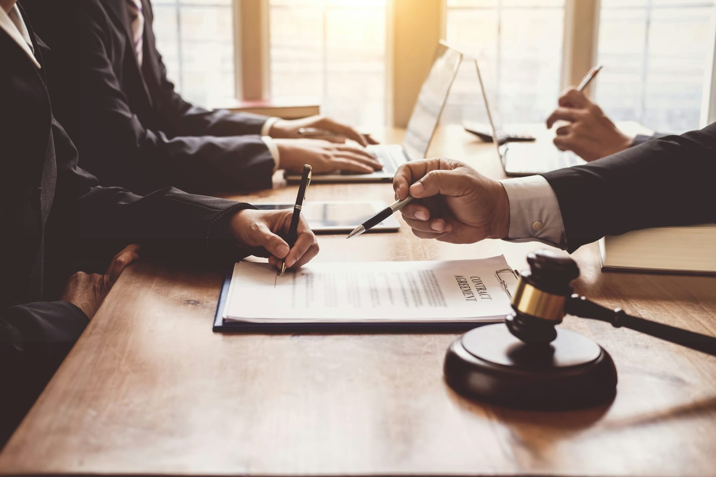 AI Tools Match or Exceed Human Lawyers in Contract Drafting