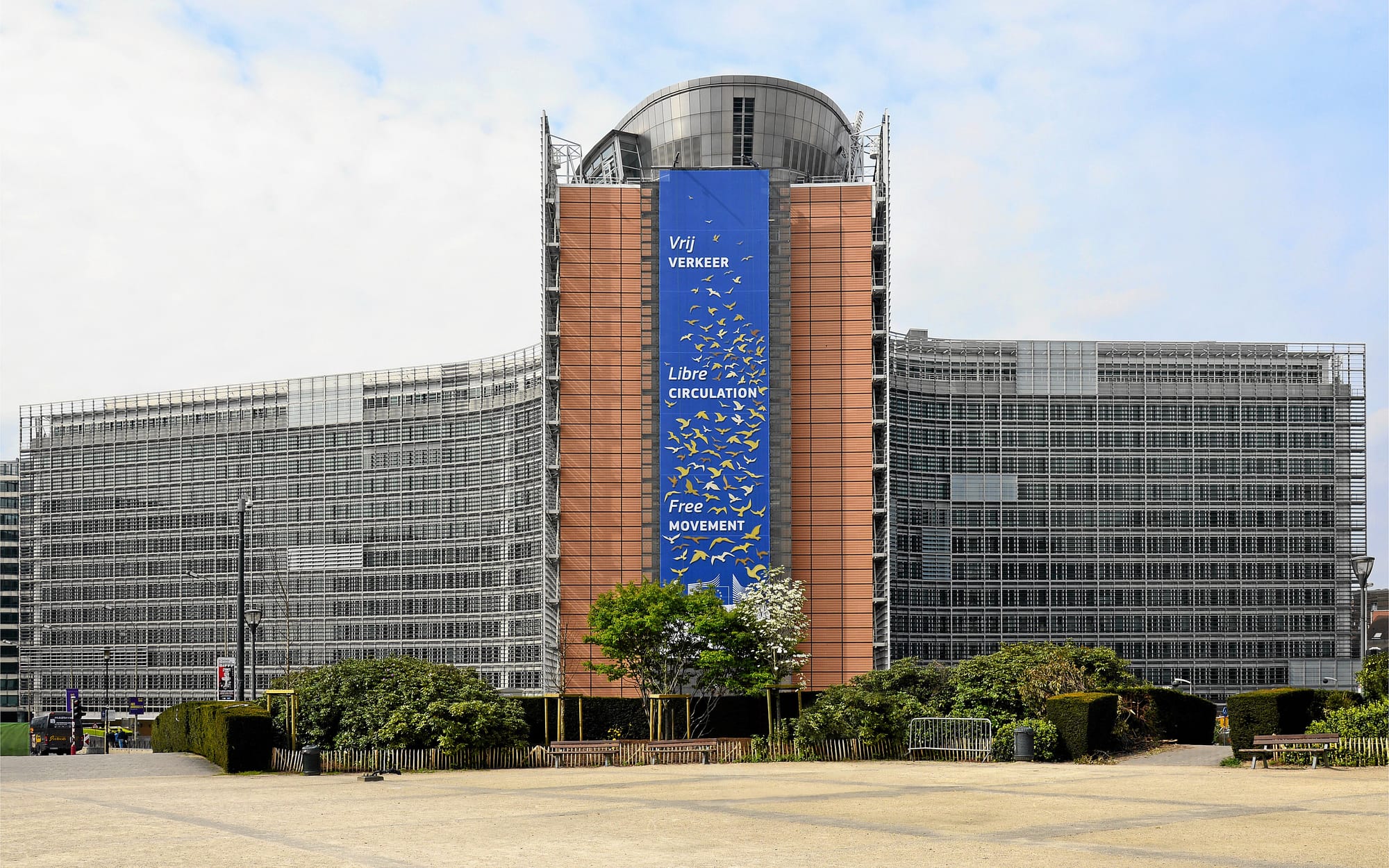 European Commission Launches Service to Support Implementation of the EU AI Act