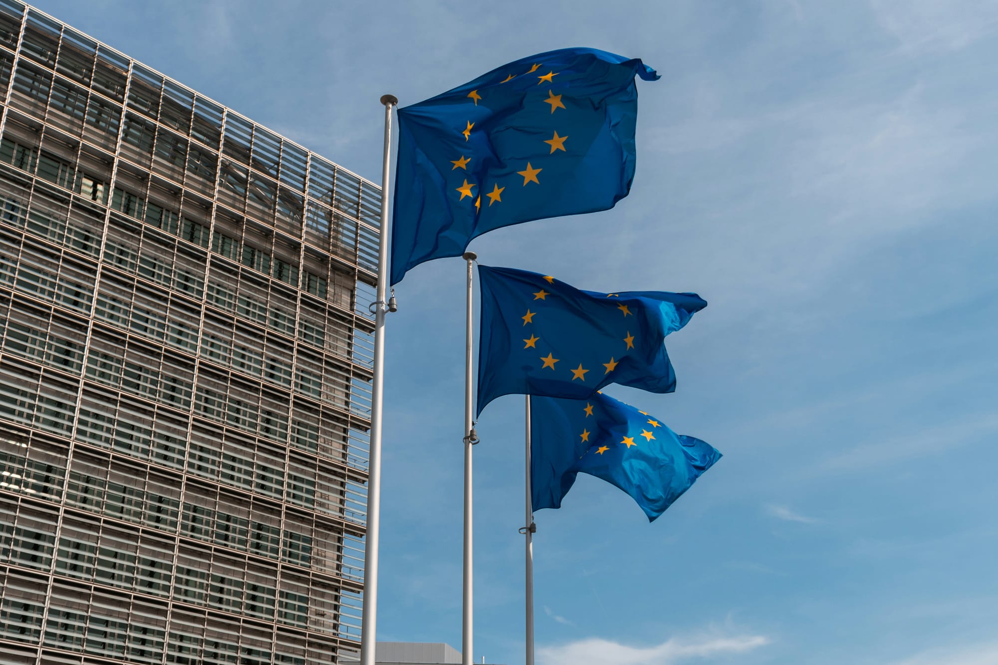 Commission Launches Two Strategies to Accelerate AI Uptake in European Industry and Science