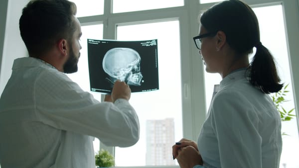 Anthropic Launches Claude for Healthcare Following OpenAI's Entry Into Medical AI