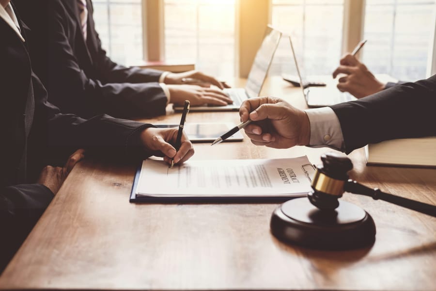 AI Tools Match or Exceed Human Lawyers in Contract Drafting